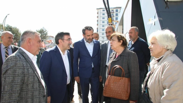 Yılmaz ve Bakan Yardımcısı Alpay İle Birlikte Seçim Ziyaretlerinde Bulundu