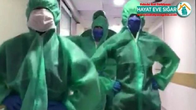Yoğun bakım çalışanlarından 'penguen dansı'