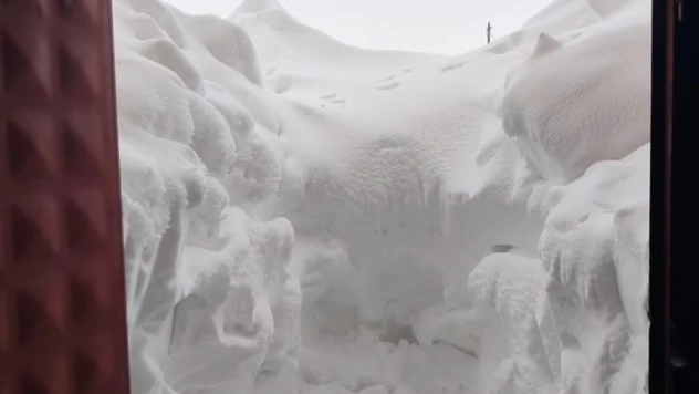 Yoğun kar ilçeyi esir aldı