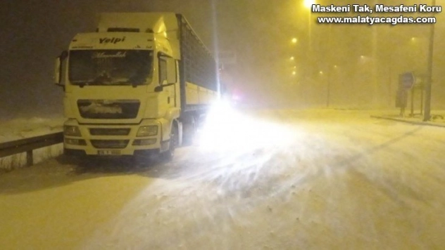 Sivas-Malatya karayolu ulaşıma kapatıldı