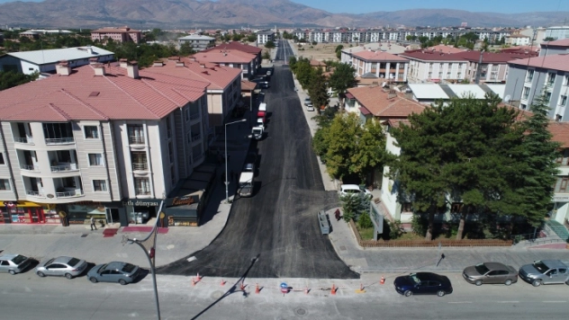 Yol yenileme çalışmaları devam ediyor