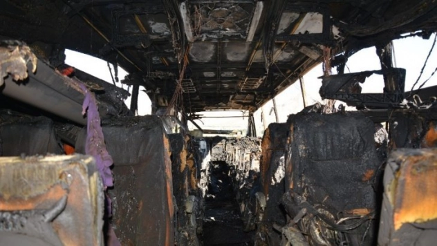 Yolcu otobüs seyir halindeyken alev aldı