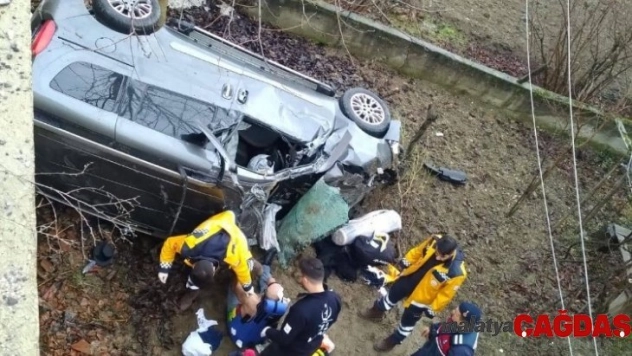 Yoldan çıkan otomobil evin bahçesine uçtu: 1 ölü, 2 yaralı