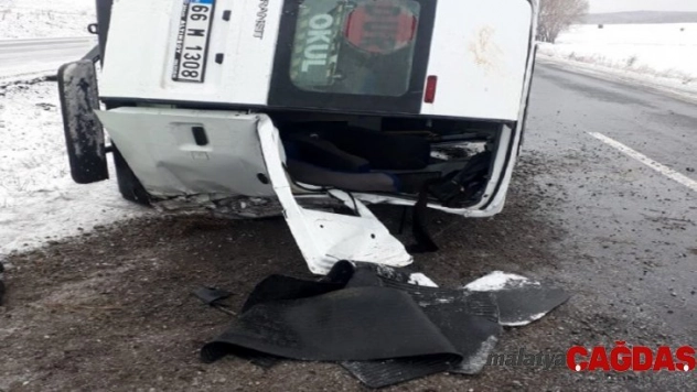Yozgat'ta engelli öğrencileri taşıyan minibüs devrildi: 10 yaralı