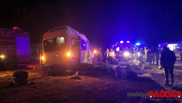 Yozgat'ta trafik kazası: 16 yaralı