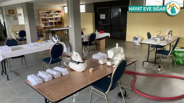 YTB desteğiyle Fransa'da vatandaşlar için maske üretiliyor