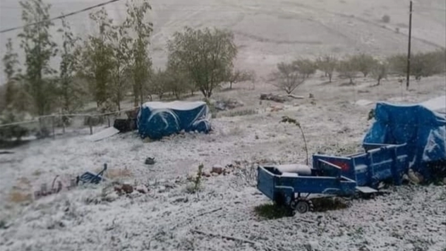 Yüksek kesimlerine kar yağdı