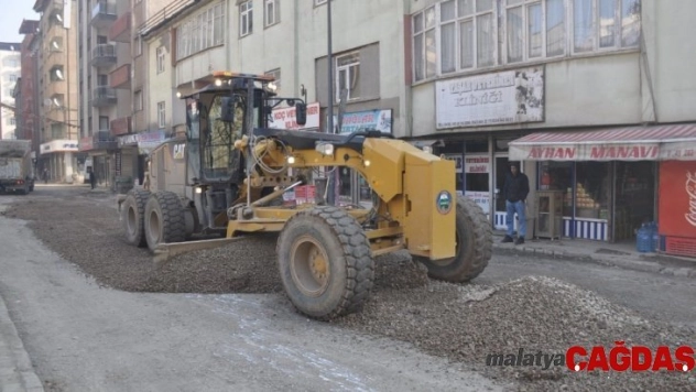Yüksekova Belediyesi'nden stabilize yol çalışmaları devam ediyor