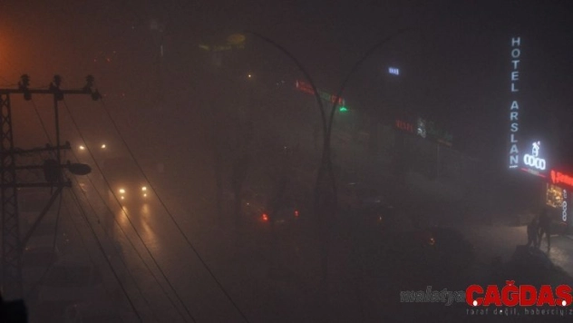 Yüksekova'da göz gözü görmüyor