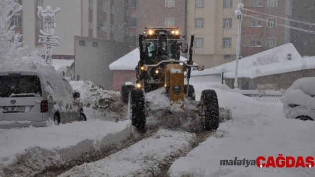 Yüksekova'da kar çalışması