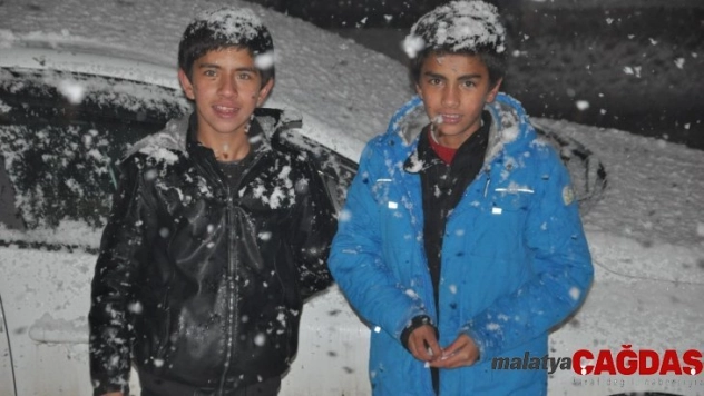 Yüksekova'da yoğun kar yağışı