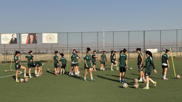 Yüksekovaspor Kadın Futbol Takımı Süper Lig Hedefiyle Sahada