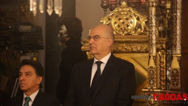 Yunanistan Dışişleri Bakanı Dendias, Fener Rum Patrikhanesi'nde Noel ayinine katıldı