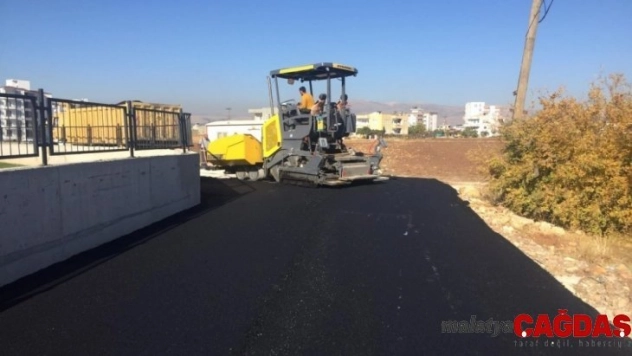 Yunus Emre Mahallesi'nde asfalt çalışması
