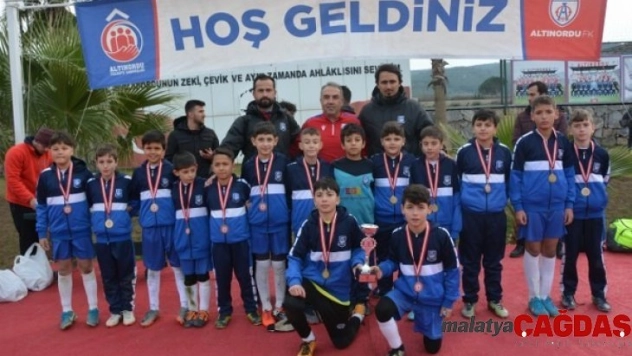 Yunusemre U11 takımı turnuvada 2. Oldu