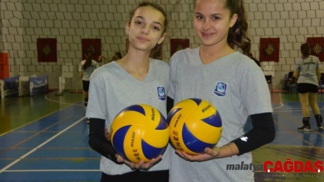 Yunusemreli voleybolcular Manisa'yı temsil edecek