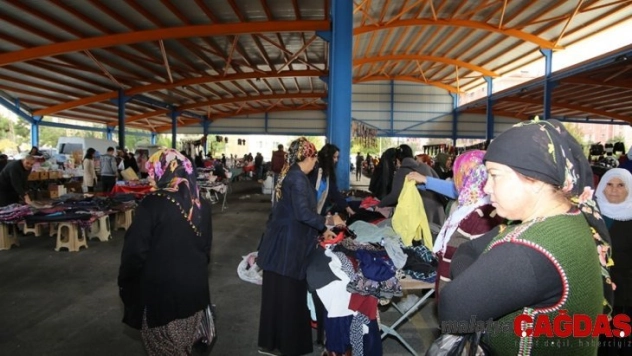 Yüreğir'de sosyete pazarı açıldı