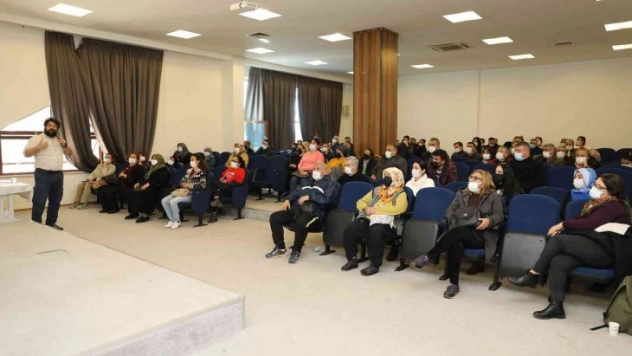 Yüreğir'de yerel hayvan koruma görevlisi eğitimi