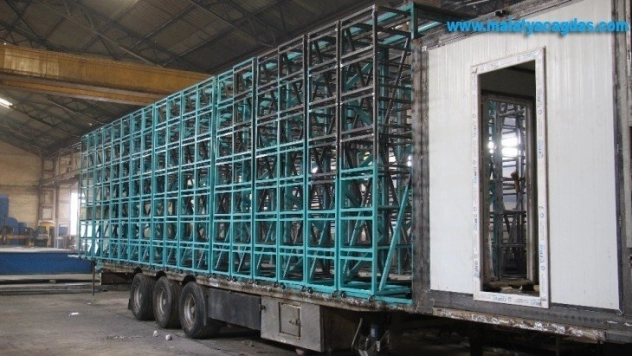 Yurt dışından geldi, Türkiye'nin en büyük ve teknolojik mobil arı tırını yaptı