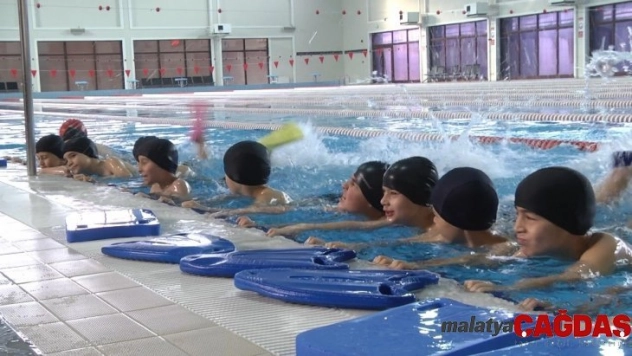 Yüzen okullar projesini öğrenciler çok sevdi