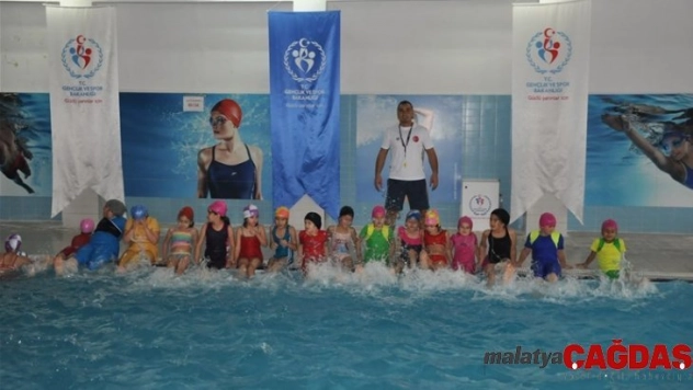 Yüzme Bilmeyen Kalmasın Projesi'nde yeni şampiyonlar yetiştirme hedefi