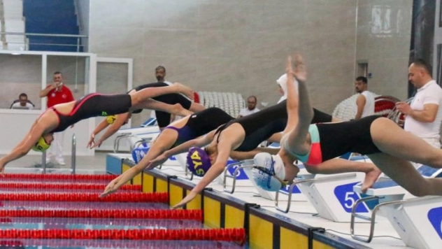 Yüzme yarışları büyük heyecana sahne oldu