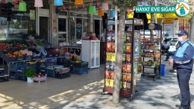 Zabıta ekipleri, kaldırımları işgal eden esnafı uyardı