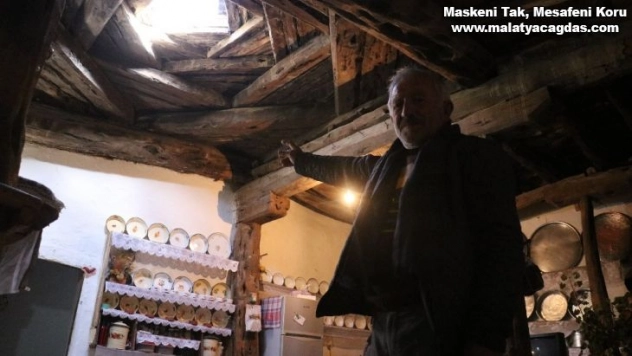 Zamana meydan okuyan ev, tavanı ile dikkat çekiyor