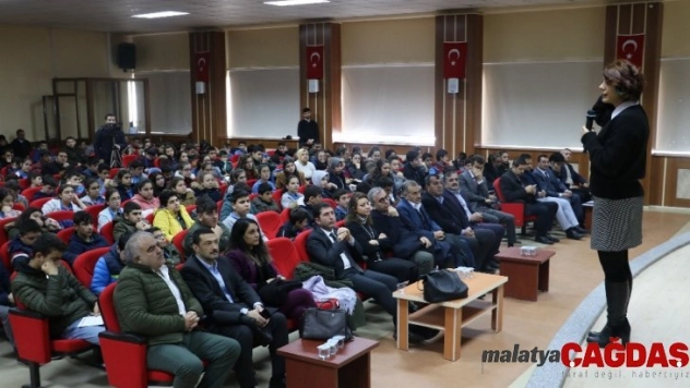 Zara'da 'Sınav Hazırlığında ve Meslek Tercihinde Hedef Belirleme' semineri