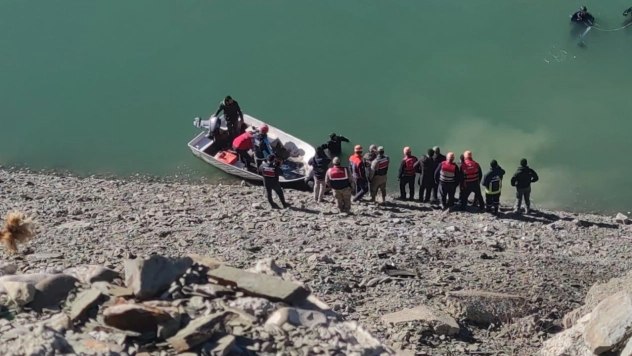 Zernek Barajı'na araç uçtu: 2 ölü