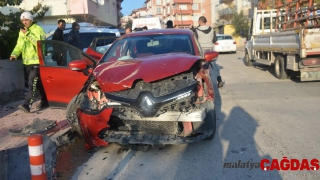 Zincirleme trafik kazası, 1'i çocuk 3 yaralı