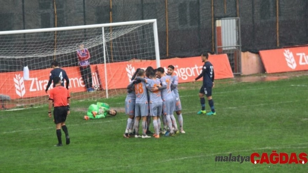 Ziraat Türkiye Kupası: Hekimoğlu Trabzon FK: 0 - Medipol Başakşehir: 1 (İlk yarı)