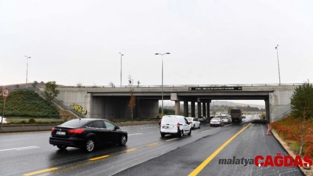 Zırhlı birlikler kavşağı altındaki yol trafiğe açıldı