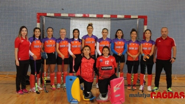 Zonguldak'ta Hokeyin Sultanları 102 golle fırtına estirdi