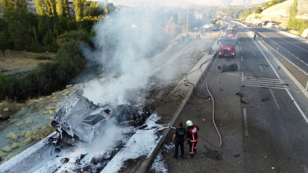 Malatya'da Tır Otobüse Çarptıktan Sonra Yandı: 1 Yaralı