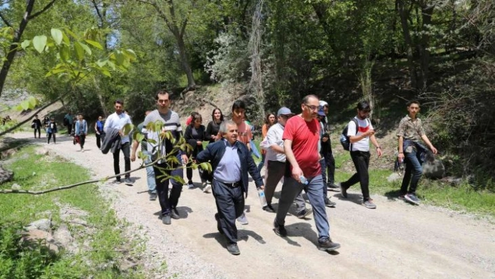 'Biz Büyük Bir Aileyiz' temalı yürüyüş Koramaz Vadisi'nde gerçekleştirildi