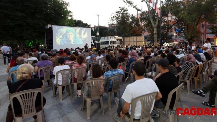 'Hürkuş' Ragıp Tüzün Parkı'nda izlendi