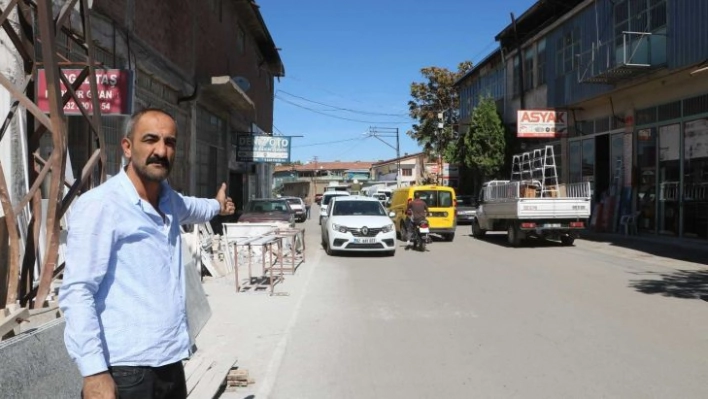 Kaza caddesi vatandaşları tedirgin ediyor