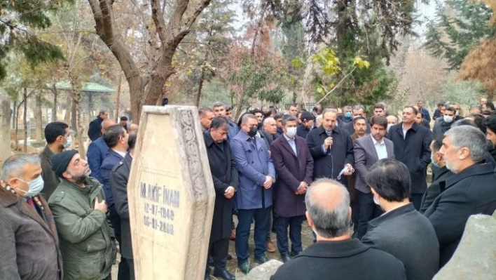 'Kudüs şairi' Mehmet Akif İnan mezarı başında anıldı