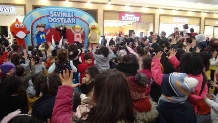 'Sevimli Dostlar' Ceylan Karavil Park AVM'de minik hayranlarıyla buluştu