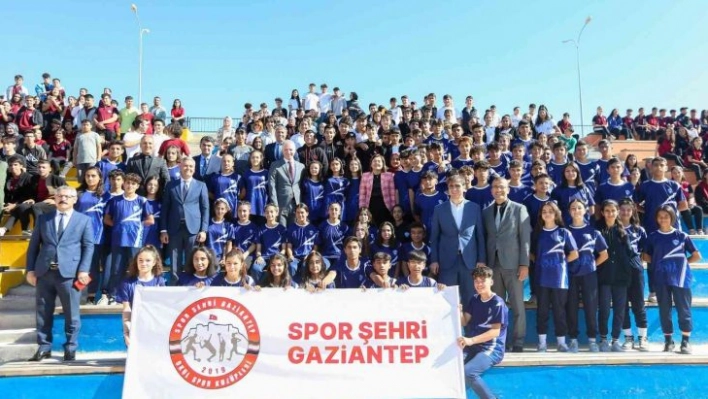 'Spor Şehri'nin okullarına spor malzemesi desteği