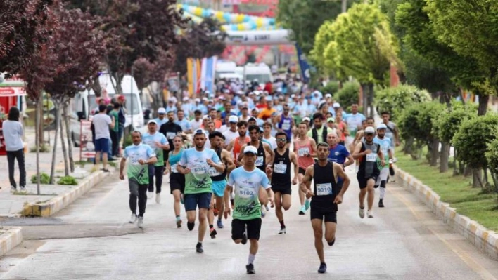 1. Van Denizi Yarı Maratonu başladı