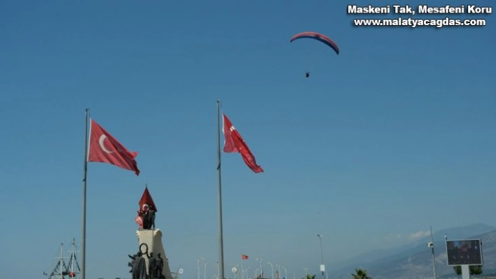 19 Mayıs'ı gökyüzünde kutladılar