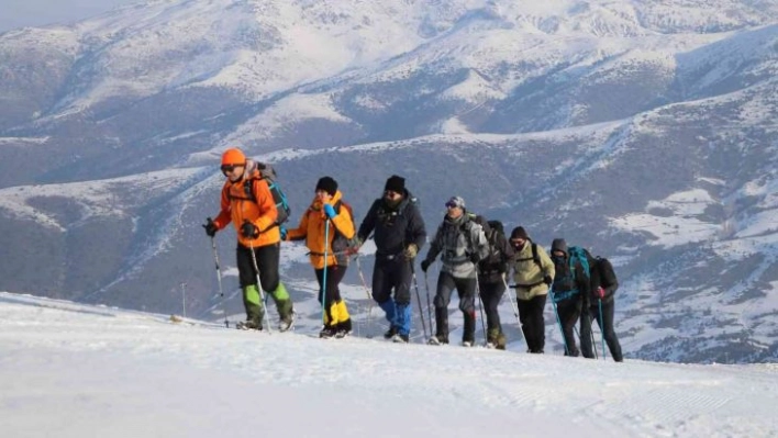 2 bin 552 metre yükseklikteki Yıldız Dağı'na tırmandılar