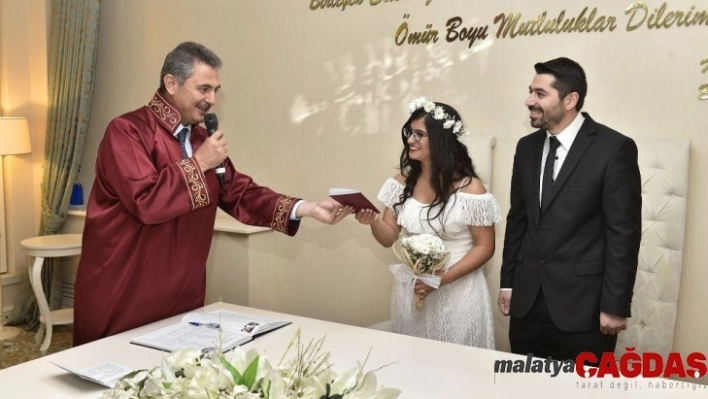 3 bin 275 çift nikah masasına oturdu