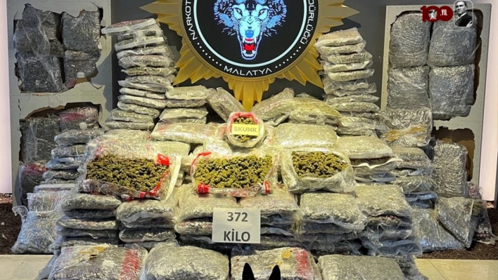 372 kilogram skunk ele geçirildi