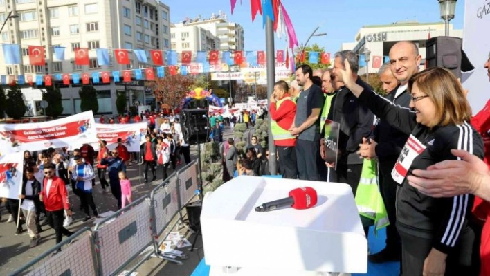 4. Gazi Yarı Maratonu'nda renkli görüntüler