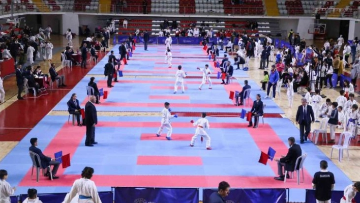 7. Cumhuriyet Kupası iller arası karate turnuvası Sivas'ta başladı