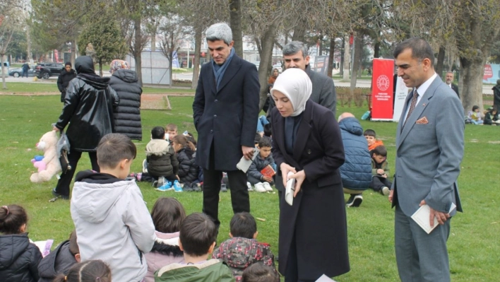 Açık havada kitap okuma etkinliği düzenlendi