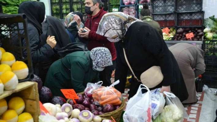 Açılışa özel yapılan indirim izdihama neden oldu